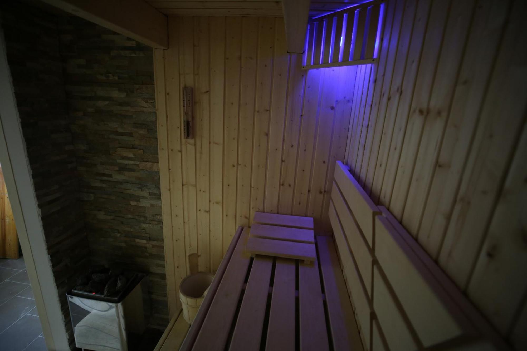 Eine Sehr Gemuetliche Dachgeschoss Ferienwohnung Ihlow (Aurich) Exterior foto
